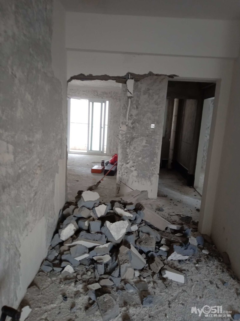 老朱敲墙,铲墙,切墙;低价送水泥,黄沙,清运垃圾等等!