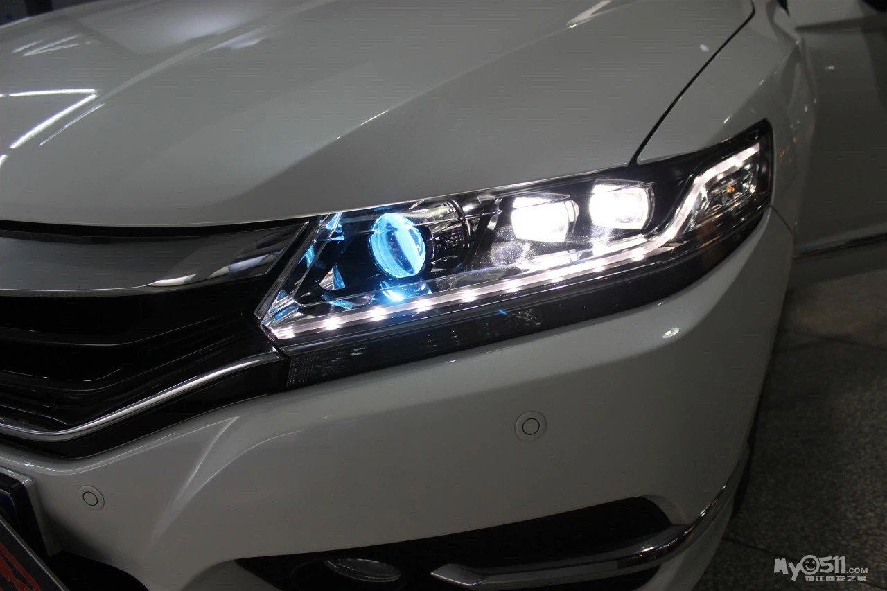 思铂睿车灯升级海拉五双光透镜 冰蓝色恶魔眼别具一格
