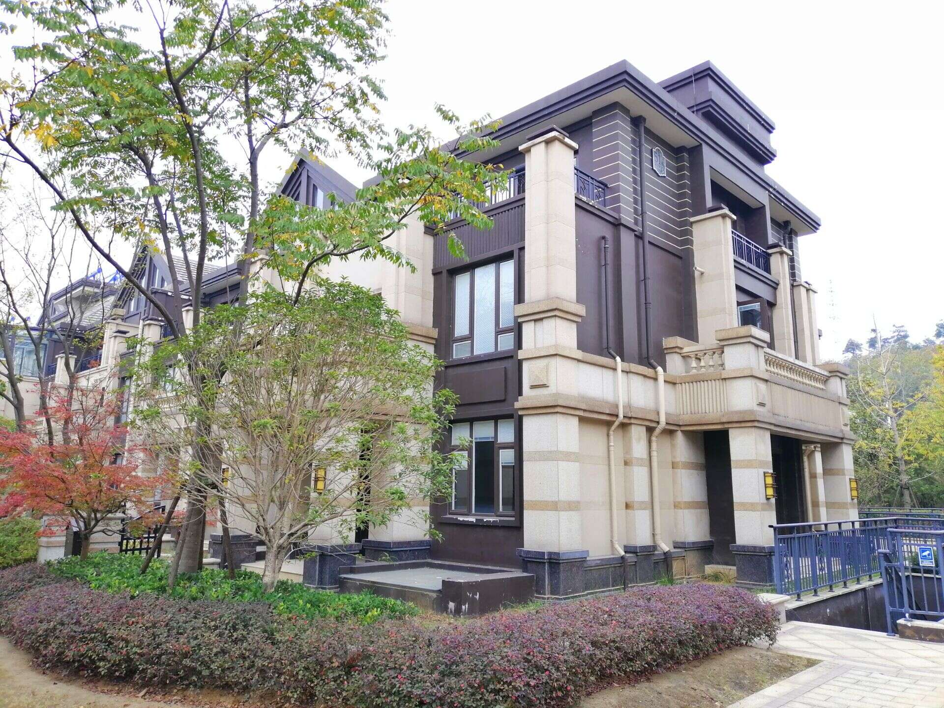 镇江二手房/镇江租房 03 南徐 l山林名墅叠加实际面积400平有花园豪