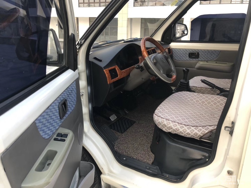 2010年航天成功一号面包车,1.3排量高配,经济实惠