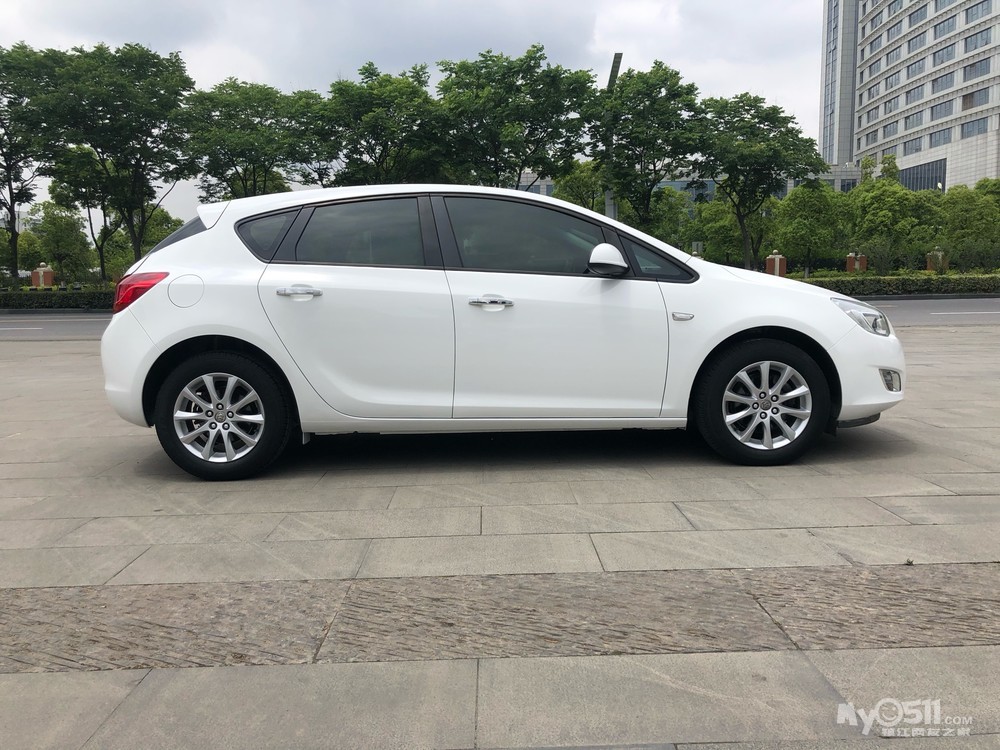 优选车行出售13年启用极品车况别克英朗xt