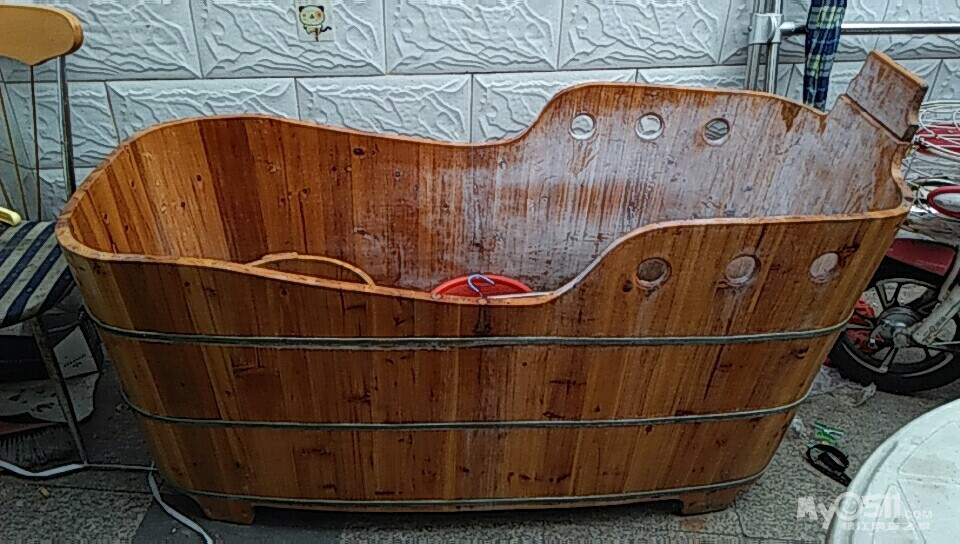 专供老人洗澡的木浴盆图片