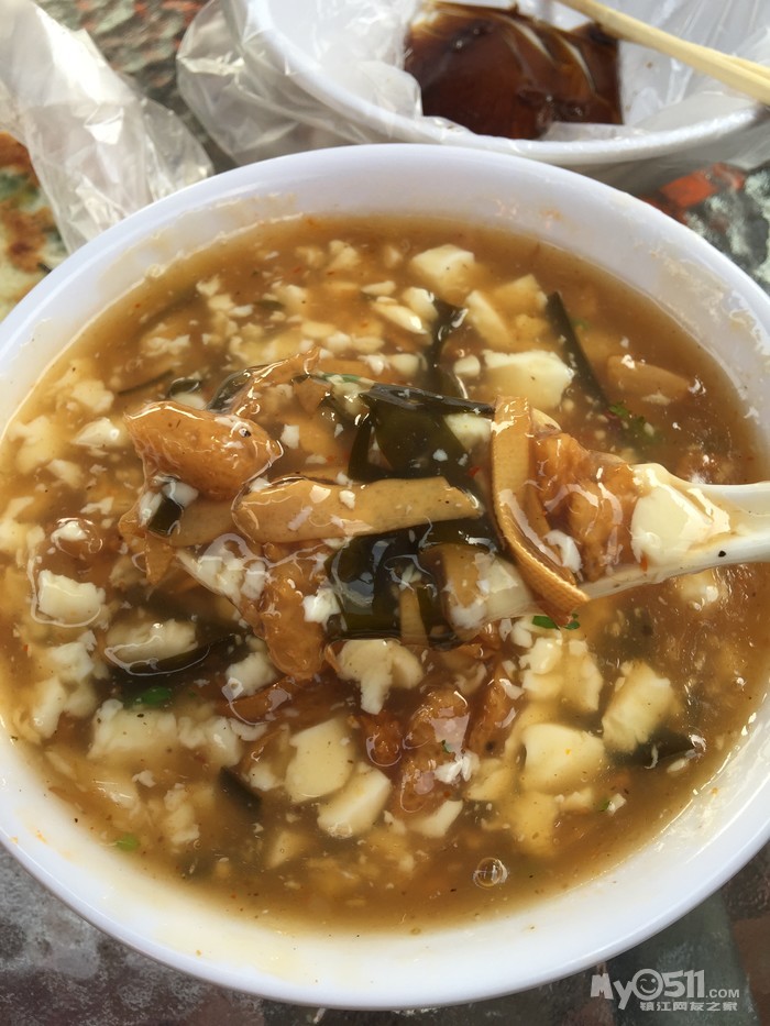 早间实惠胡辣汤豆腐脑,生煎包,肉夹馍滋味---坡岗路老徐豆腐脑胡辣汤