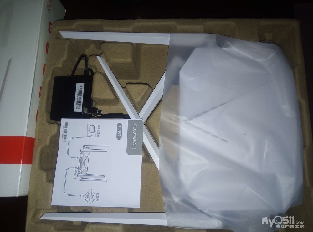 出一台全新的h3cr100华三路由器