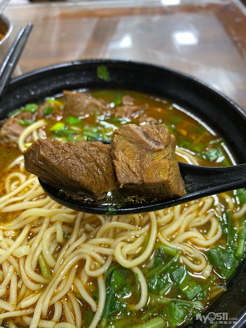 麦汇红烧牛肉面大块牛肉看得见 - 饮食男女 - 梦溪