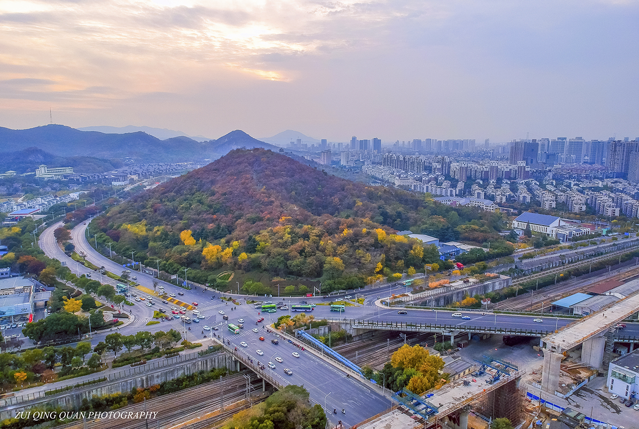 >>《黄鹤山.虎头山各分秋色》  