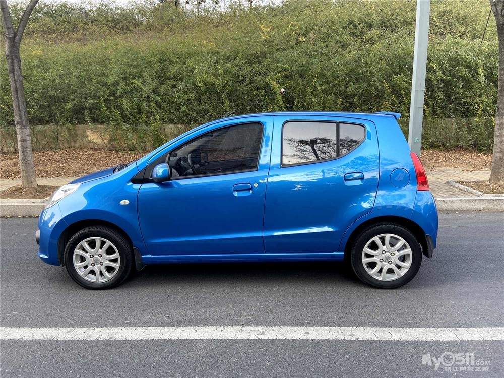 出售铃木新奥拓 2013年两厢自动挡豪华版 微车之王超级省油/车身小巧