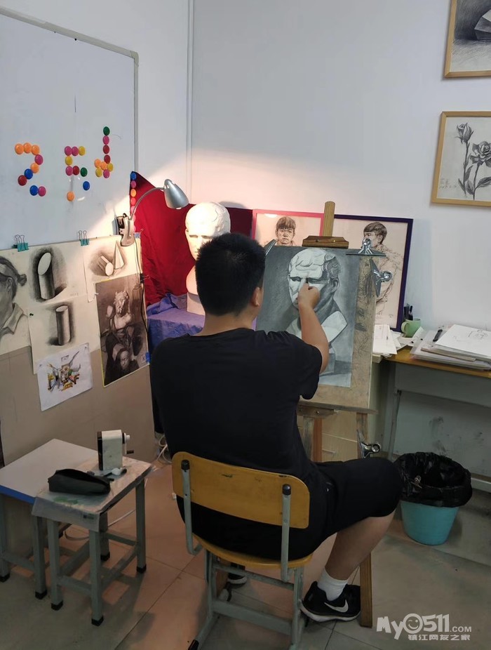 镇江美术中考,高考提高班,素描,色彩油画,彩铅,动漫来恒大画室