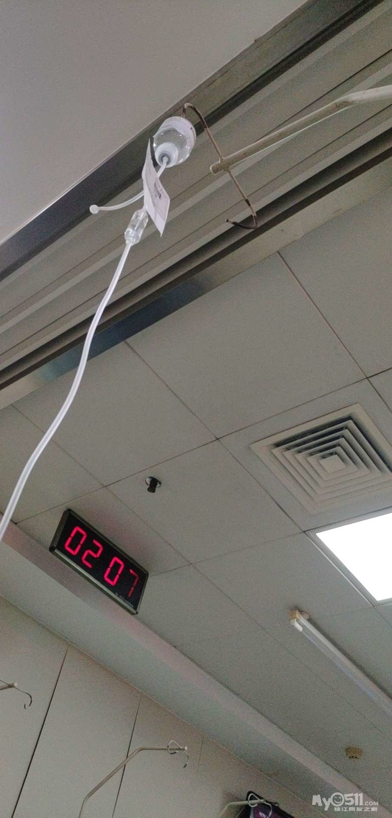 这天气,医院输液室仍然有蚊子 呵呵