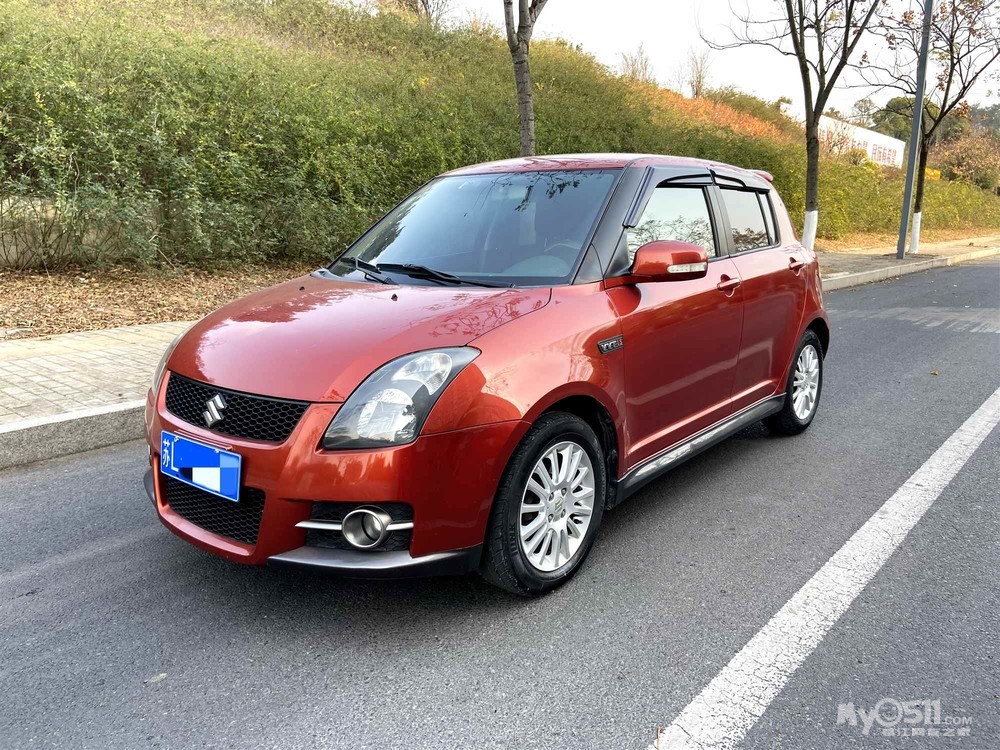 出售铃木雨燕 2013年红色手动挡运动版 油耗超低/外型时尚/一手车