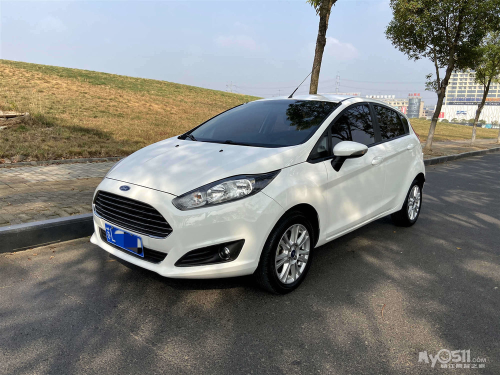 出售福特新嘉年华 2015年两厢自动挡 方向轻/油耗低/车身小/一手车