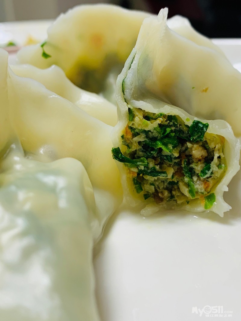 纯野生荠菜鲜肉水饺主料:鲜猪肉,野生荠菜.配料