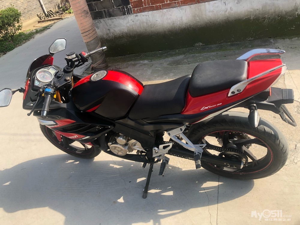 隆鑫单缸200趴赛摩托车不是地平线