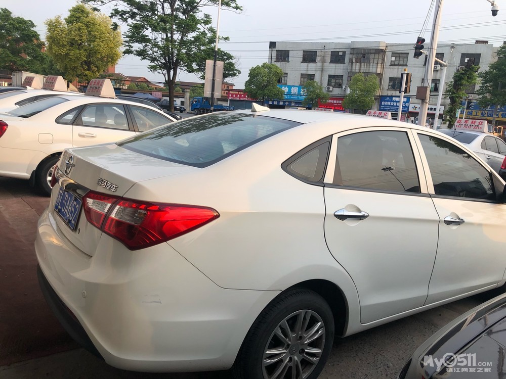 2017年海马m3/1.5自动档高配/白色/价格4万多