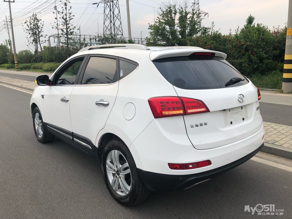 2015年2.0手动挡高配/白色/越野车