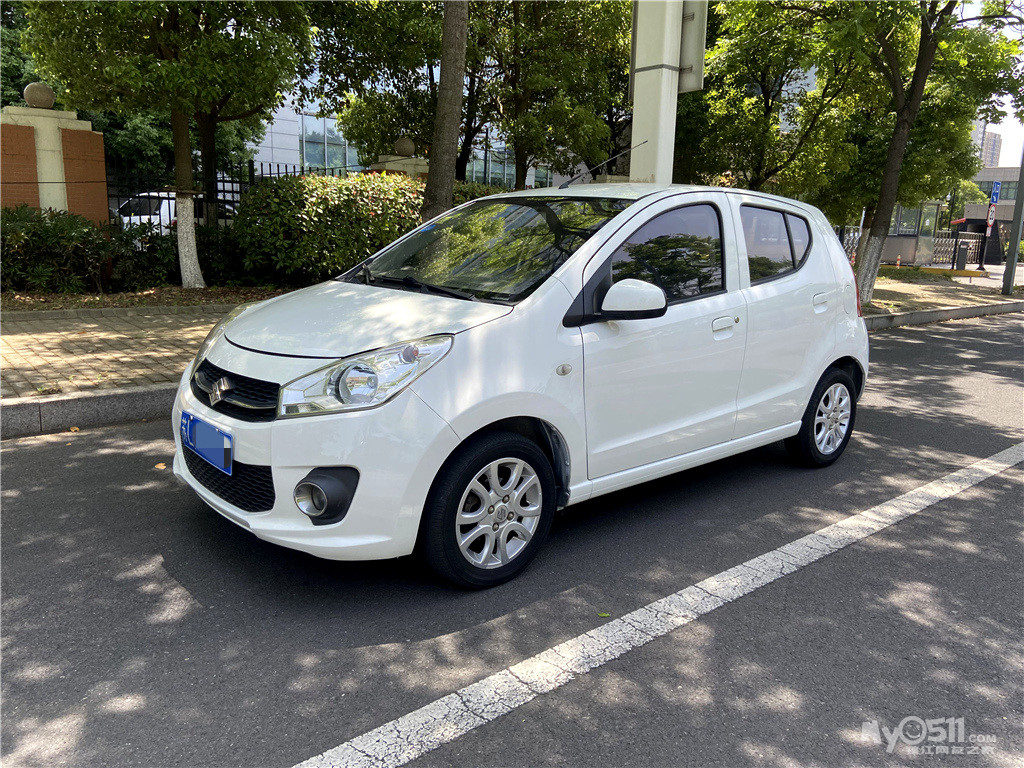 出售铃木新奥拓 2013年两厢自动挡豪华版 微车之王超级省油/车身小巧