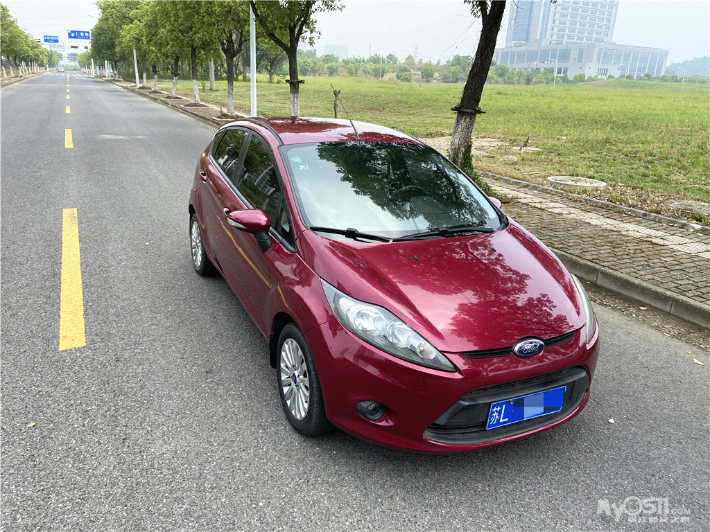 出售福特嘉年华 2013年两厢自动挡 方向轻/油耗低/车身小巧/首付8000