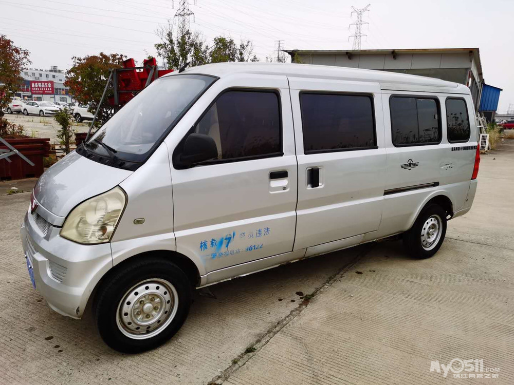 五菱荣光加长版