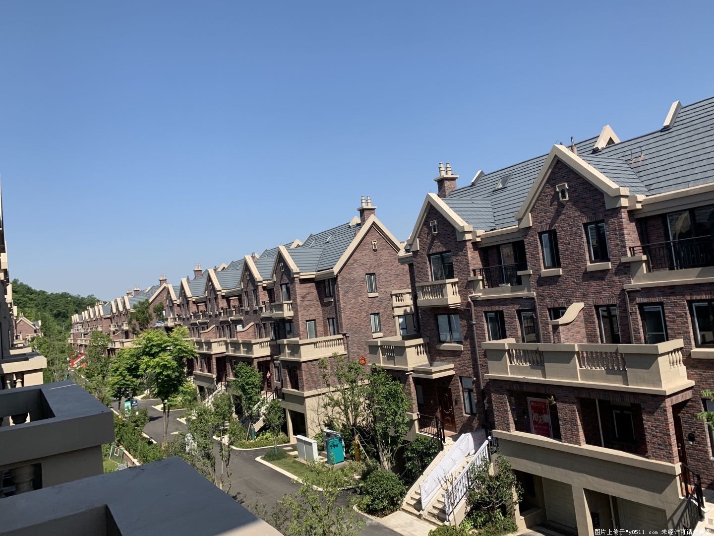 户型建筑面积单价 别墅毛胚房滨江 楼层(共3层)装修区域 小区名称