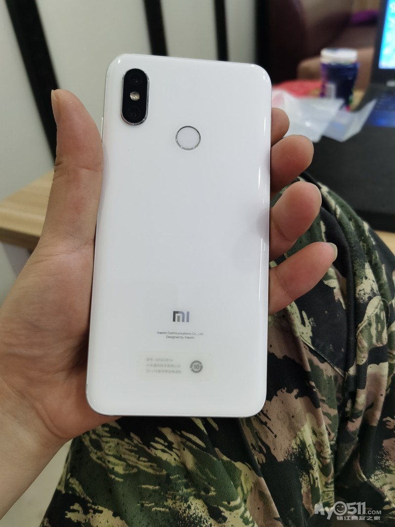 99新小米8白色6 128