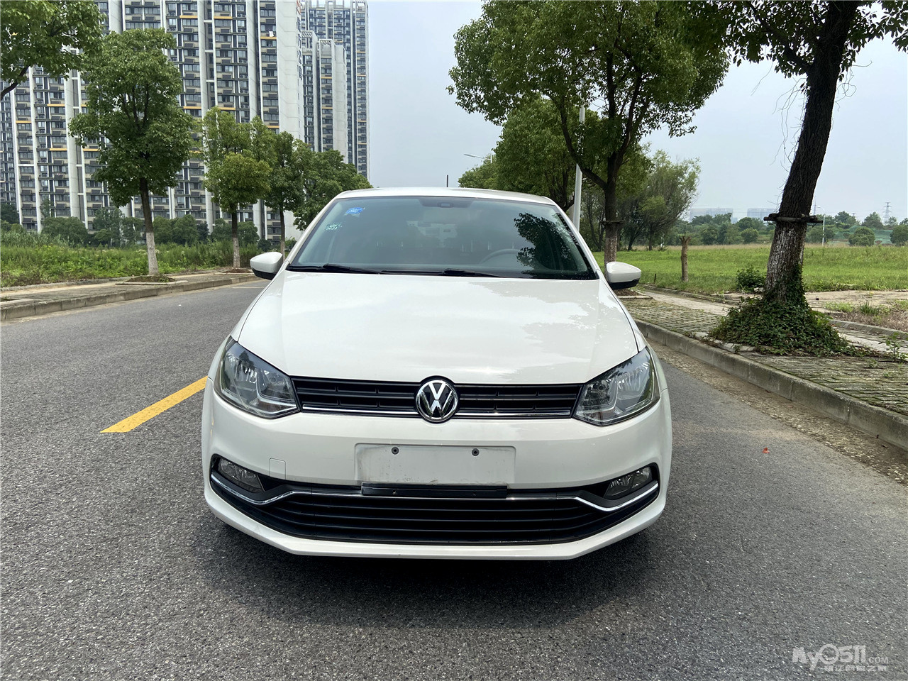 出售大众polo 2015年白色两厢自动挡 大屏导航/小钢炮/油耗低/一手车
