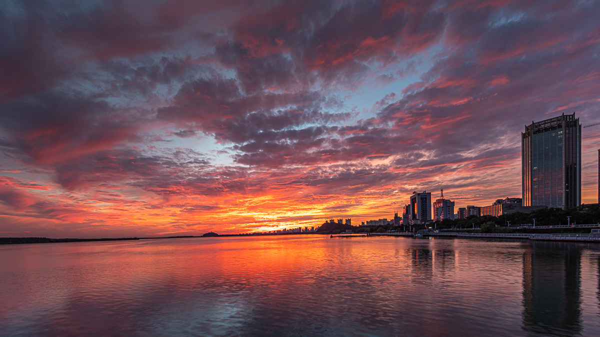 春江潮广场(日出朝阳红似火)