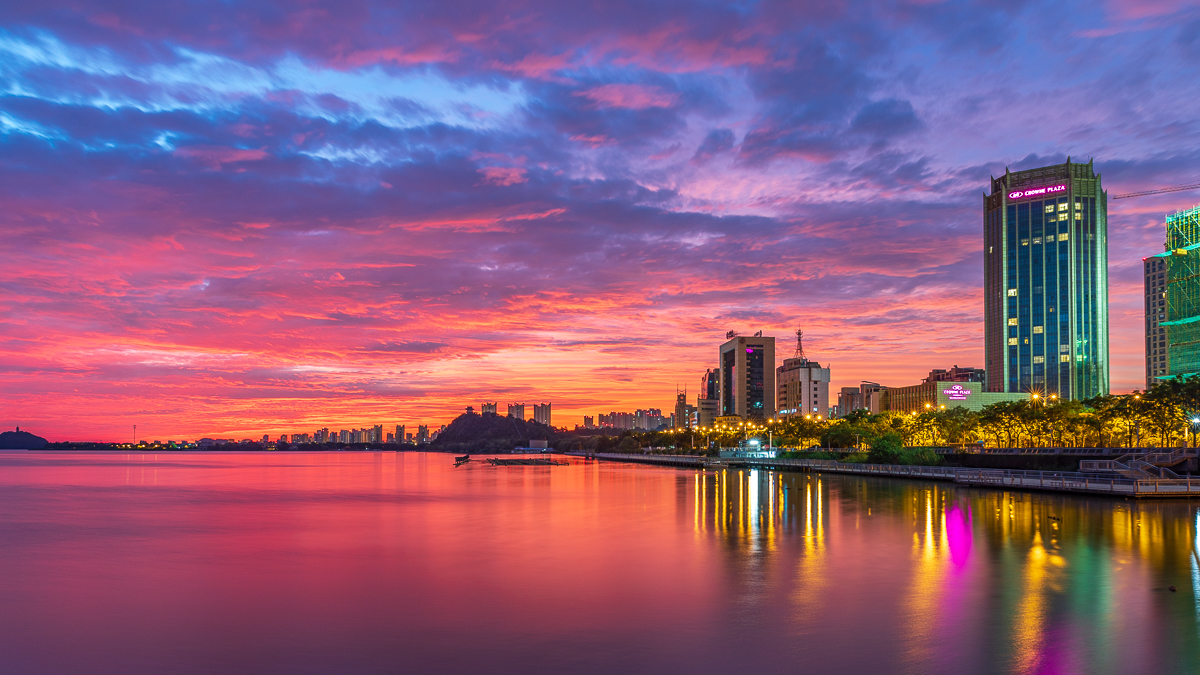 春江潮广场(日出朝阳红似火)