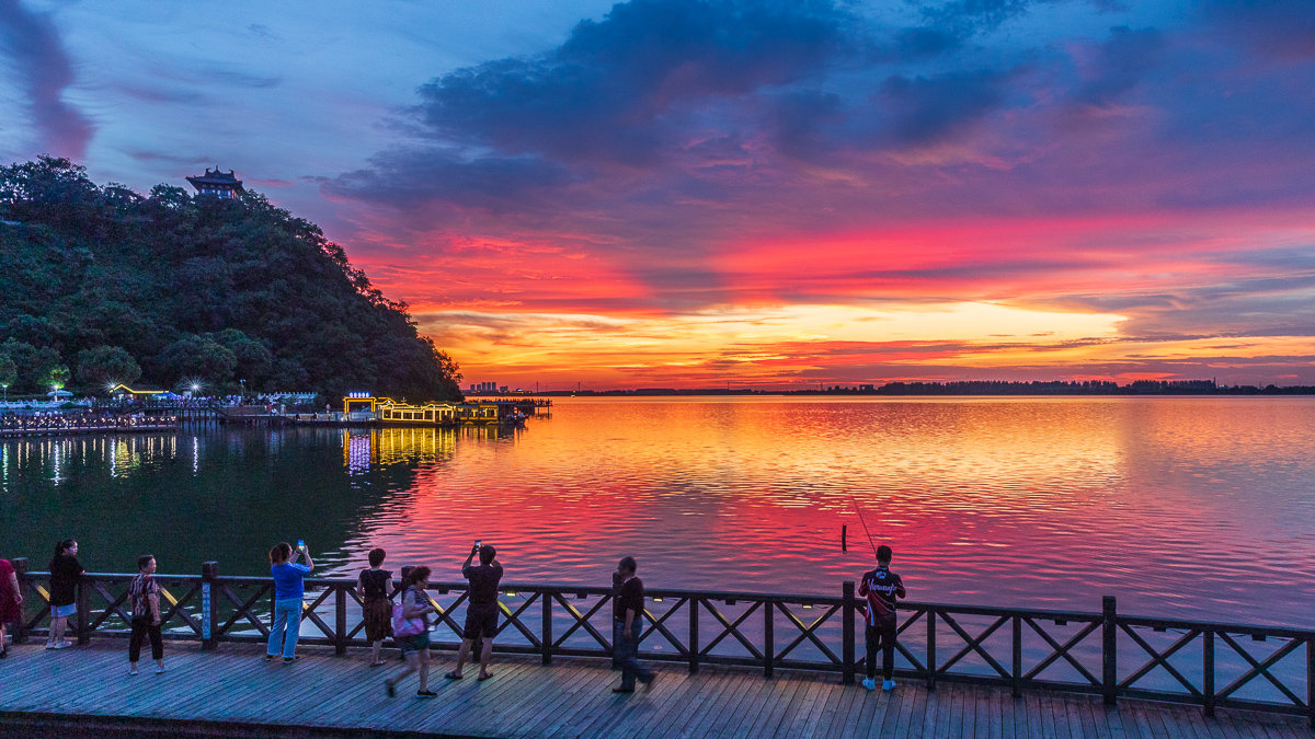 春江潮广场(日出朝阳红似火)
