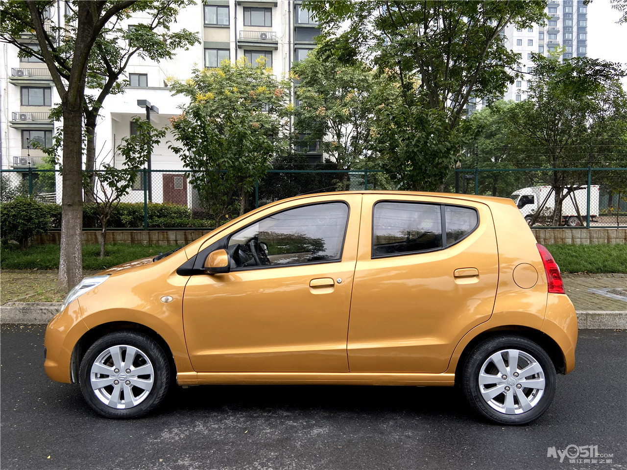 (已售 封贴)铃木奥拓 2011年金色手动挡 超级省油/车身小巧/保险全