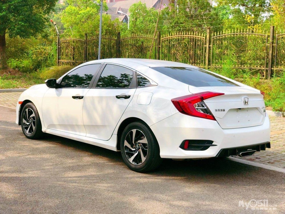 今日新品到店,17年本田思域/1.5t自动豪华,首付3万开走!