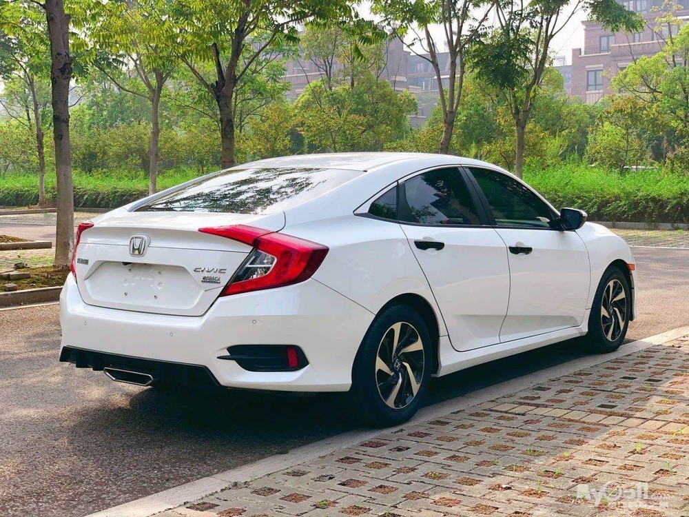 今日新品到店,17年本田思域/1.5t自动豪华,首付3万开走!