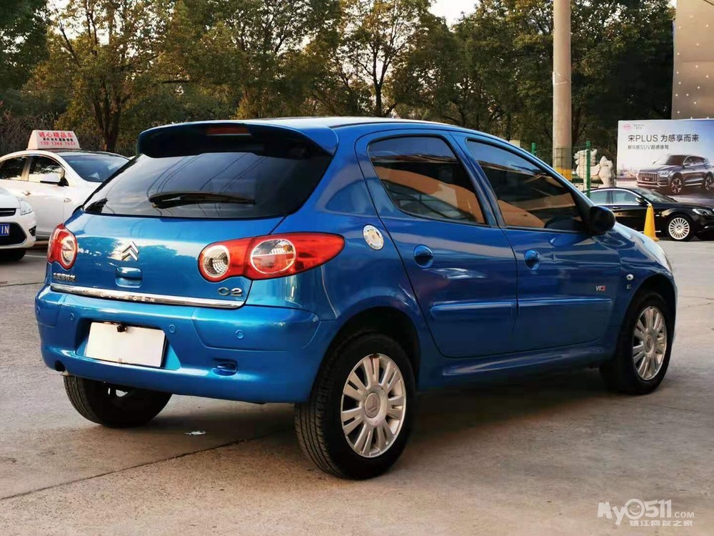 出售2013 年雪铁龙c2 两箱1.6 l自动挡// 名盘2. x万