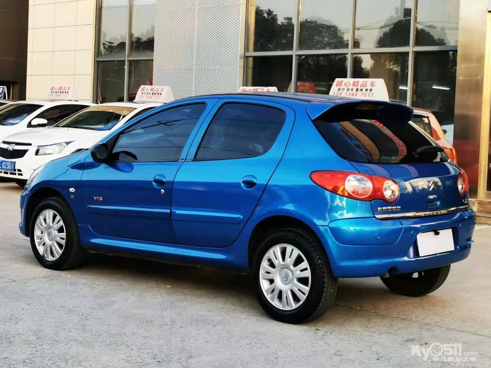 出售2013 年雪铁龙c2 两箱1.6 l自动挡// 名盘2. x万