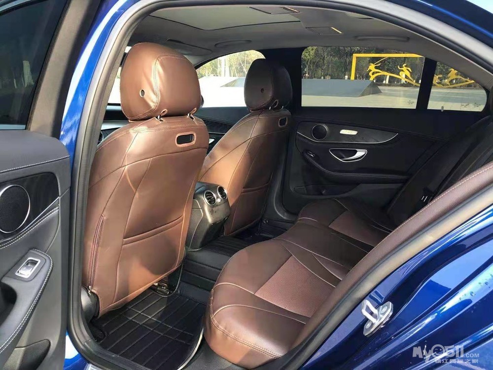 新到:18年2月份上牌的奔驰c200运动版