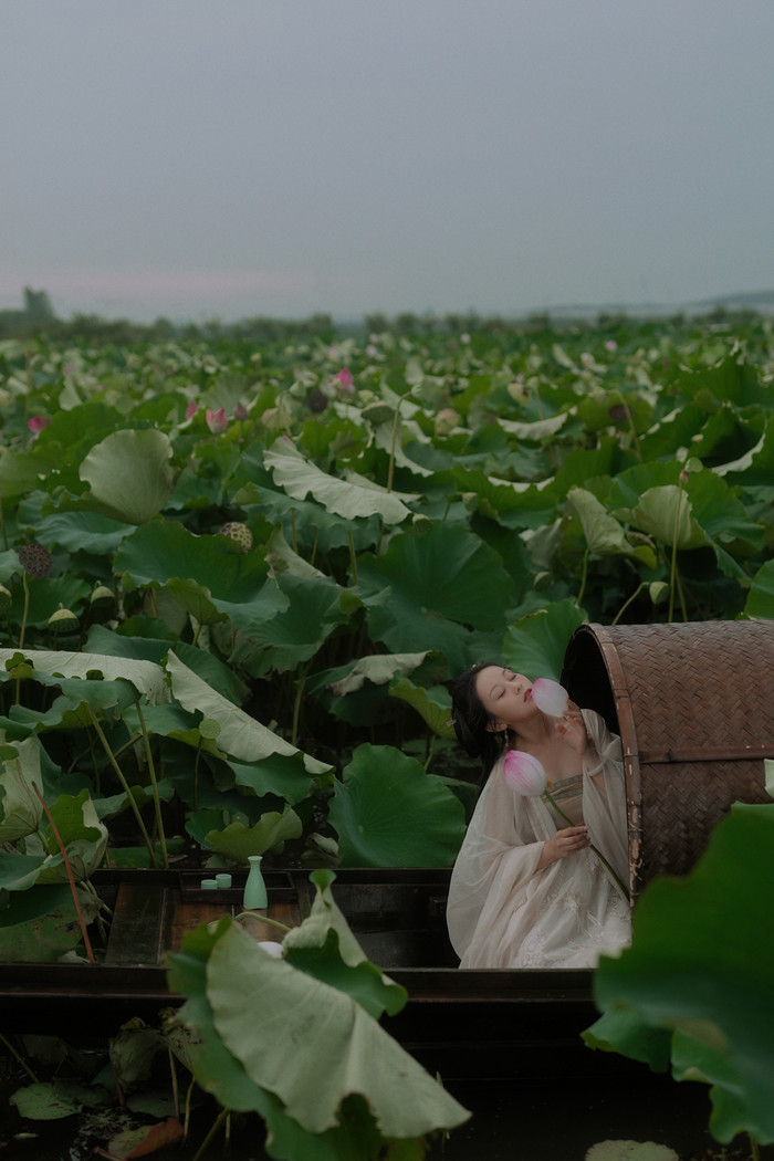 汉服写真「雨荷」