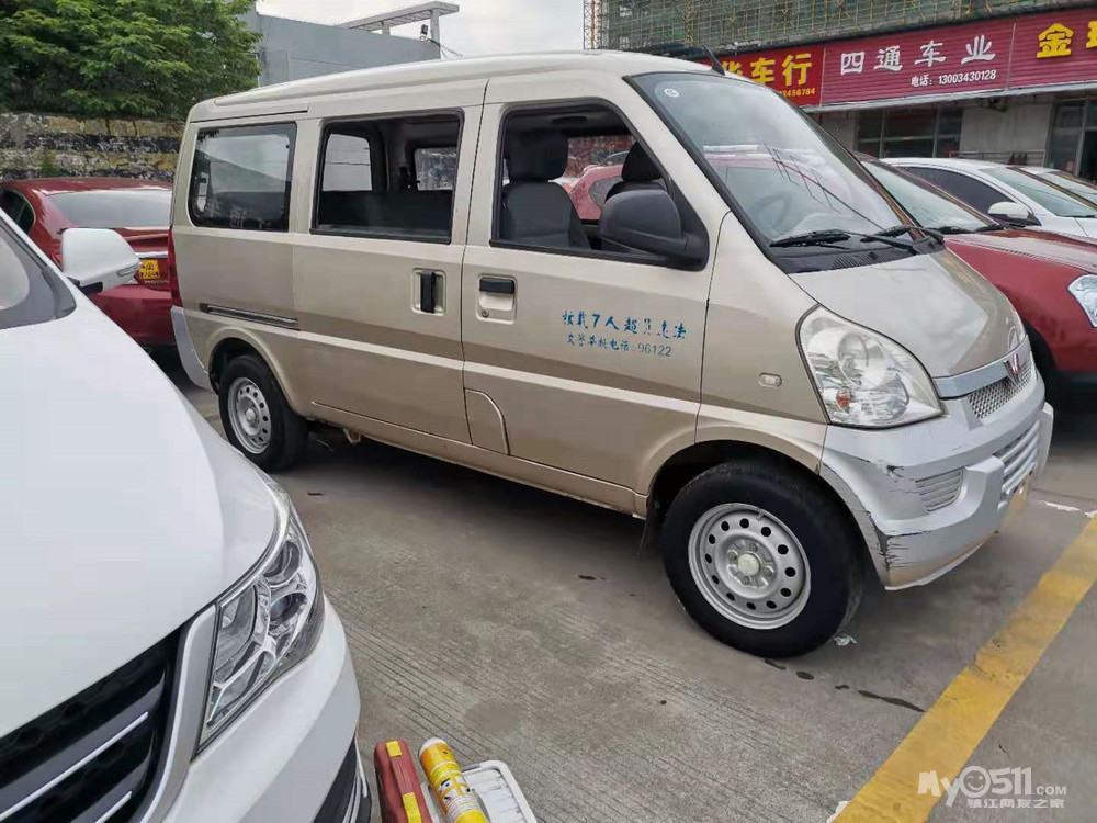 五菱荣光面包车