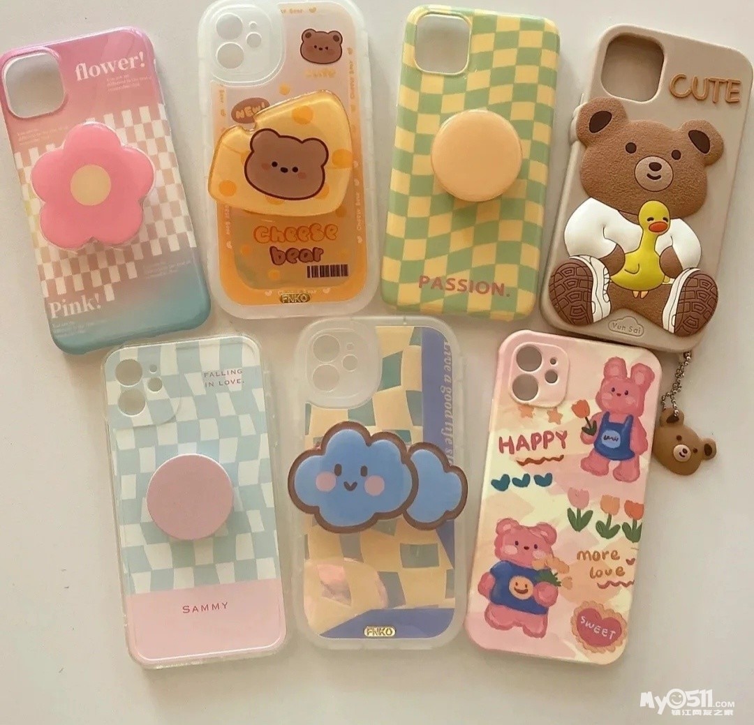 出各种型号手机壳,男女款都有,苹果居多