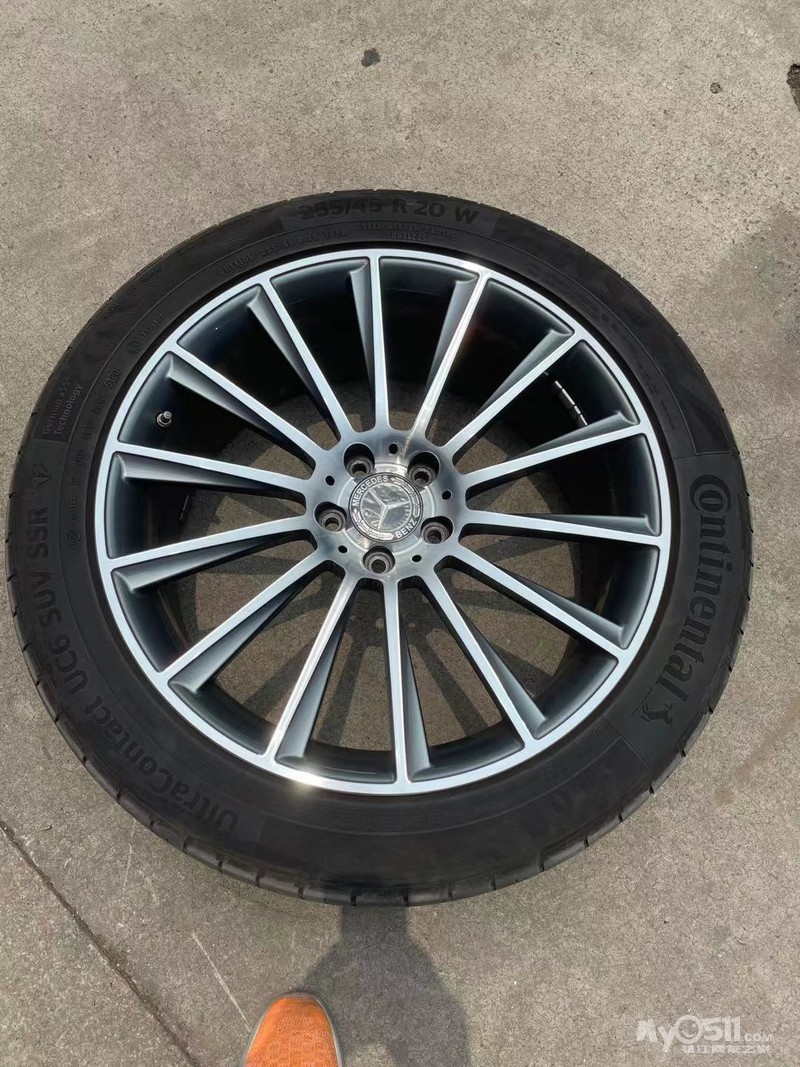 9新开了3000公里防爆胎 奔驰glc260 胎感兴趣的话点"我想要"和我私聊