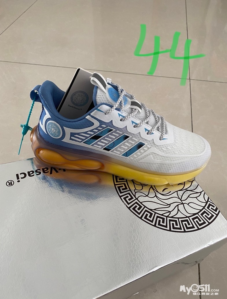 运动网鞋破洞怎么处理 qn_1696386540520717121.jpg